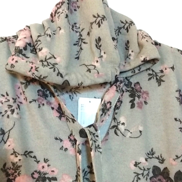 WALLFLOWER FLORAL CROP HOODIE LIGHTWEIGHT SWEATER SIZE MEDIUM NWT - Picture 8 of 13